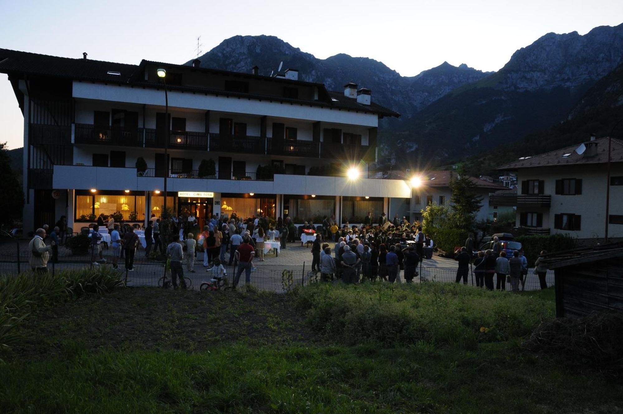 Hotel Cima Tosa San Lorenzo Dorsino Buitenkant foto