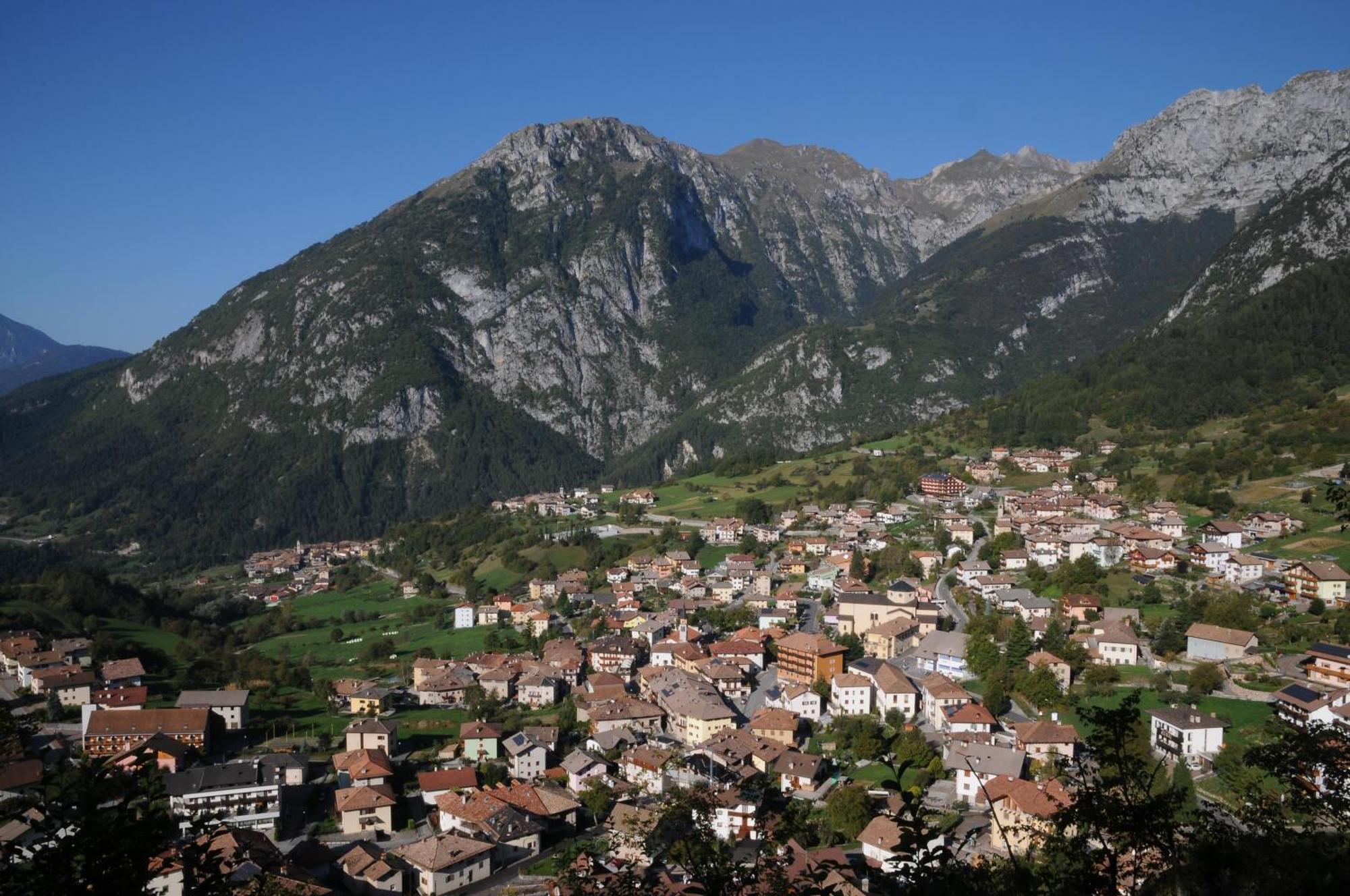 Hotel Cima Tosa San Lorenzo Dorsino Buitenkant foto