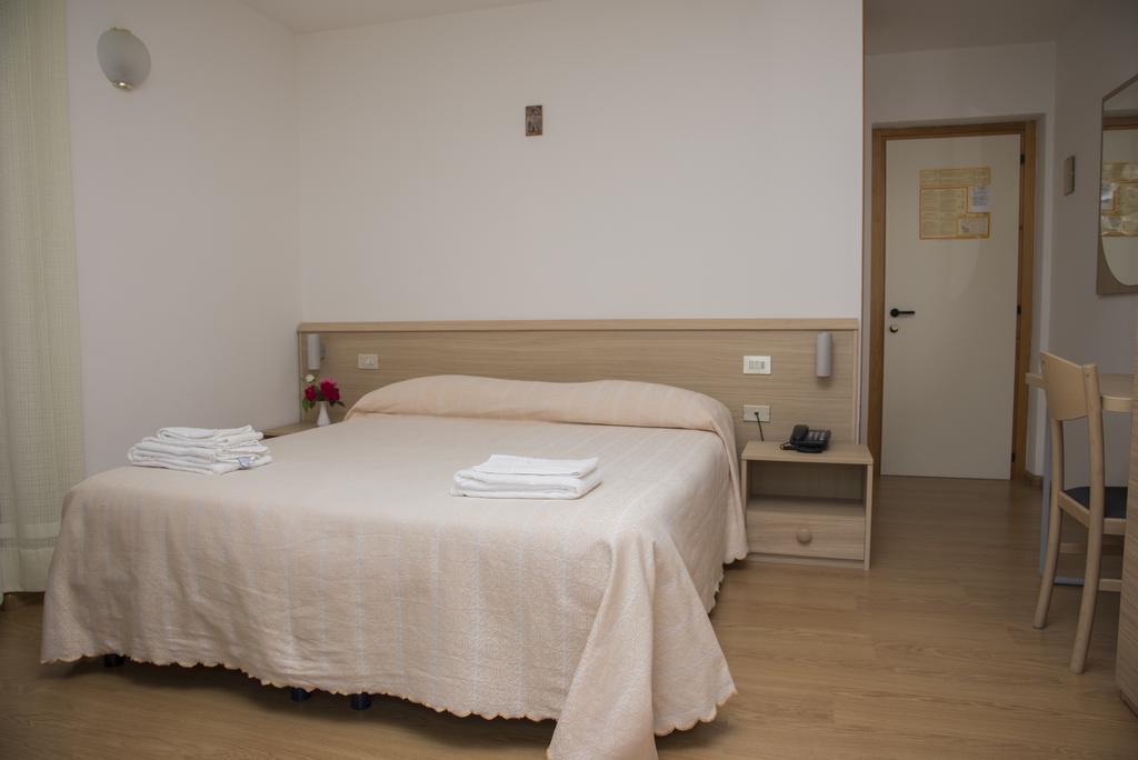 Hotel Cima Tosa San Lorenzo Dorsino Buitenkant foto