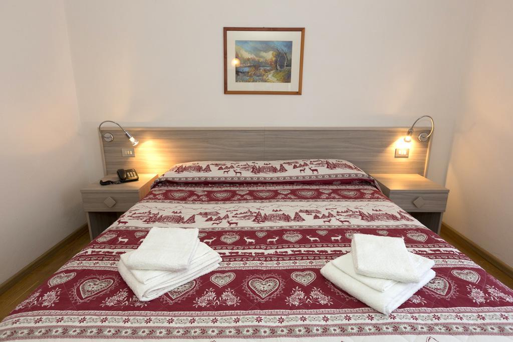 Hotel Cima Tosa San Lorenzo Dorsino Buitenkant foto