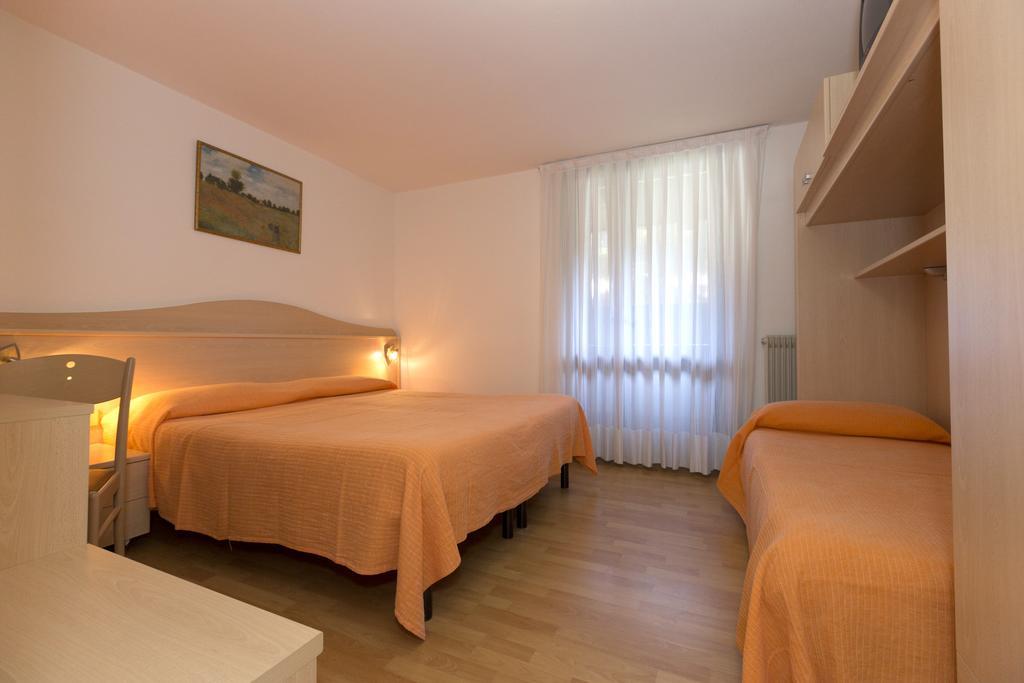 Hotel Cima Tosa San Lorenzo Dorsino Buitenkant foto