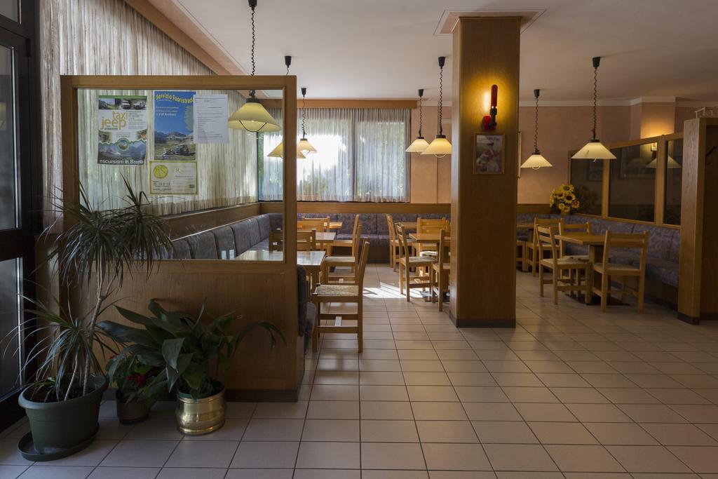 Hotel Cima Tosa San Lorenzo Dorsino Buitenkant foto