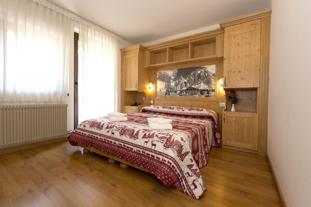 Hotel Cima Tosa San Lorenzo Dorsino Buitenkant foto